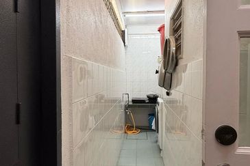 SL 10, Bandar Sungai Long