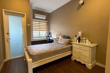 SL 10, Bandar Sungai Long