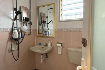 SL 10, Bandar Sungai Long