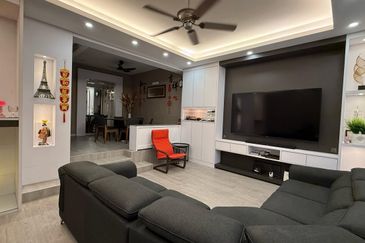 SL 10, Bandar Sungai Long