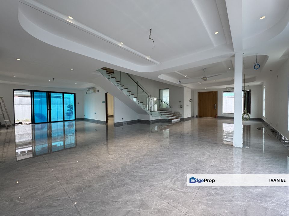 Taman Taynton View In Cheras Kuala Lumpur For Sale, Newly Renovated, Partially Furnished, Large Compound, Kuala Lumpur, Cheras