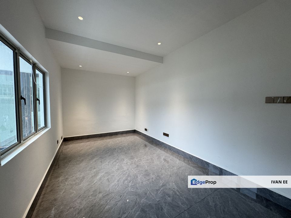 Taman Taynton View In Cheras Kuala Lumpur For Sale, Newly Renovated, Partially Furnished, Large Compound, Kuala Lumpur, Cheras