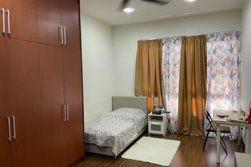 Summerglades, Perdana Lakeview West