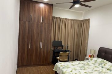 Summerglades, Perdana Lakeview West