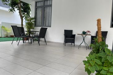 Summerglades, Perdana Lakeview West