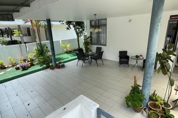 Summerglades, Perdana Lakeview West