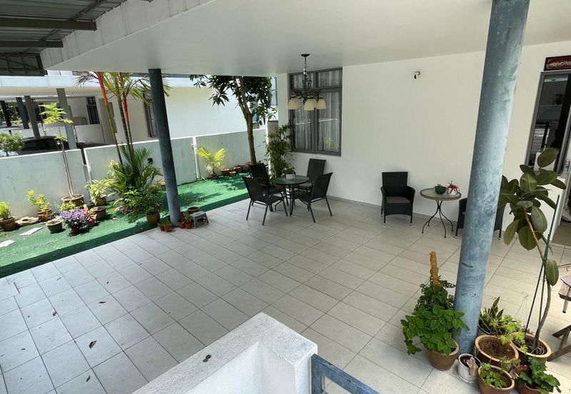 Summerglades, Perdana Lakeview West