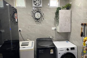 Summerglades, Perdana Lakeview West