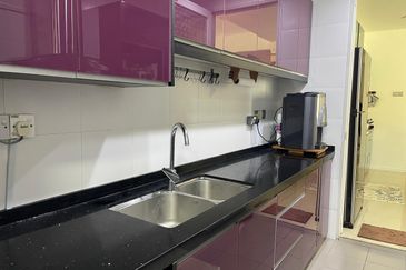 Summerglades, Perdana Lakeview West