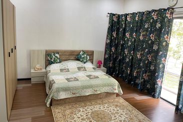 Summerglades, Perdana Lakeview West