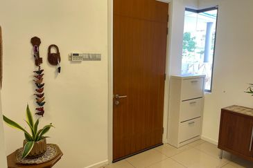 Summerglades, Perdana Lakeview West