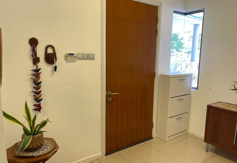 Summerglades, Perdana Lakeview West