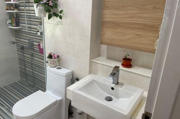 Summerglades, Perdana Lakeview West