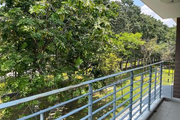 Summerglades, Perdana Lakeview West