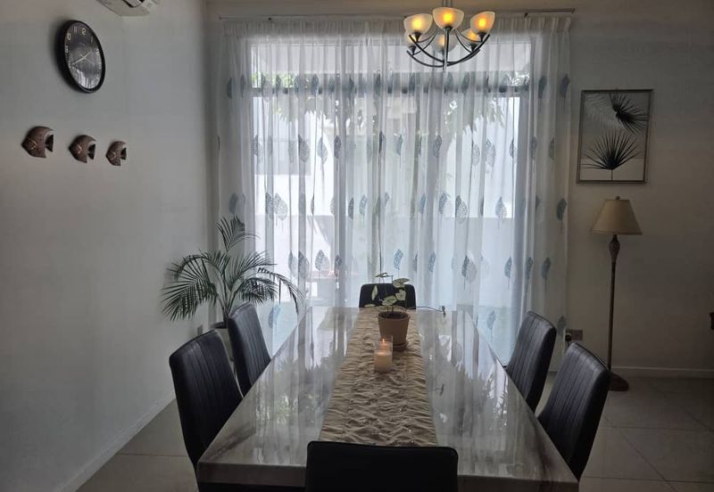 Summerglades, Perdana Lakeview West