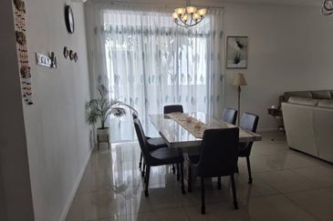 Summerglades, Perdana Lakeview West