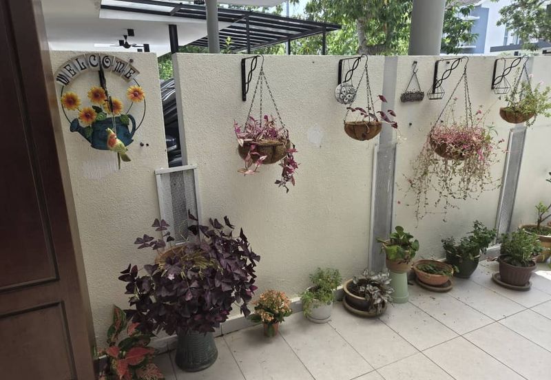 Summerglades, Perdana Lakeview West