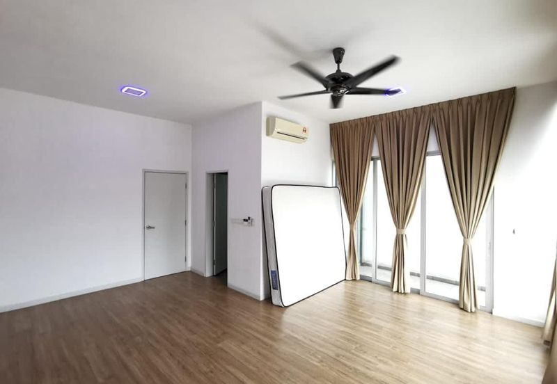 Parkfield Residences, Tropicana Heights