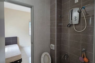 Taman Tasik Semenyih (Lake Residence)