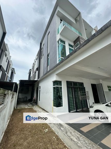 Taman Nusa Sentral Three Storey Cluster House Partial Furnished, Johor, 