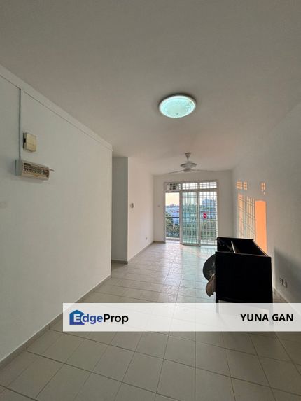 Lake View Suites Mount Austin Three Bedrooms Partial Furnished, Johor, Johor Bahru
