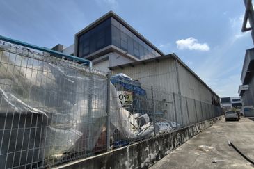 Apex Bizhub Desa Cemerlang