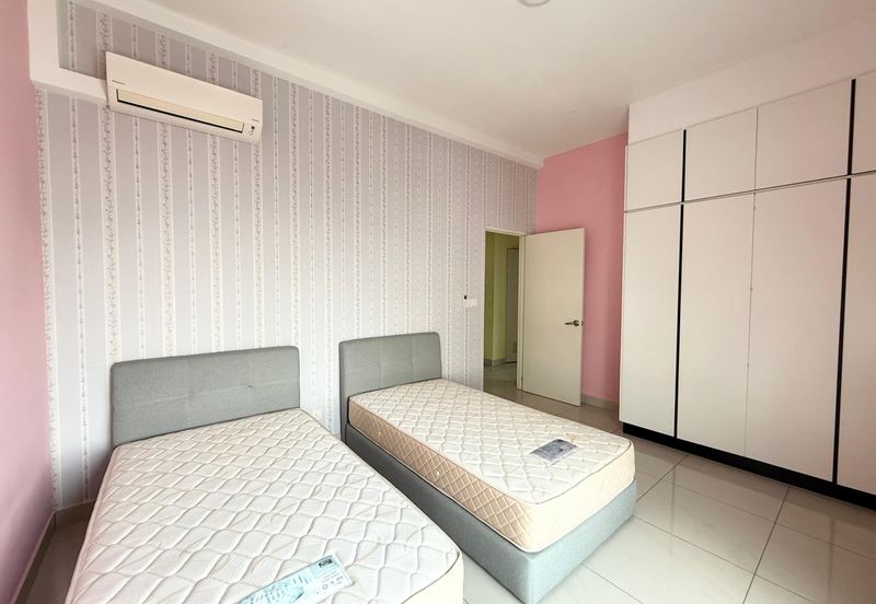 The Pinnacles (Pinnacle Tower)