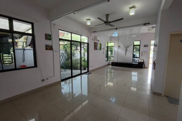 Maple Red, Adda Heights