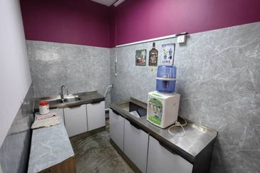 Maple Red, Adda Heights