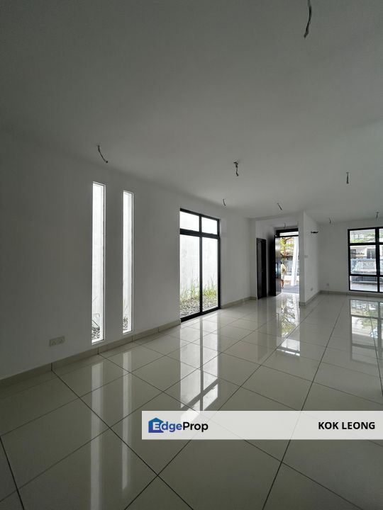 Laman Glenmarie, Glenmarie Double Storey Superlink House For Sale with 4R, 4B, Selangor, Glenmarie
