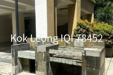 Villa Park Condominium