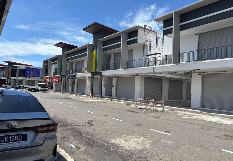 2 Storey Parklane City Benoni facing Servay Super market