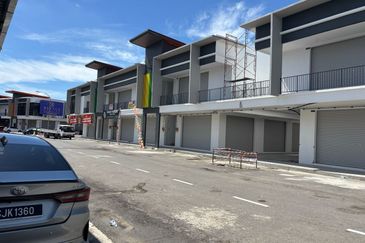 2 Storey Parklane City Benoni facing Servay Super market