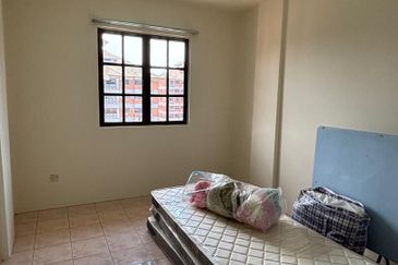 Bandar Sg Long, Cozy Home, Great Location  | Red Brick, Green Living  | Your Poolside Retreat |  Comfort Meets Convenience | A Home Near UTAR