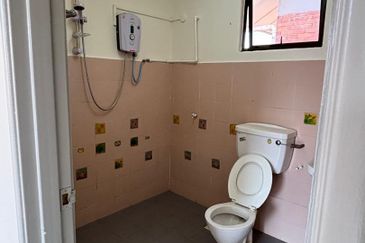 Bandar Sg Long, Cozy Home, Great Location  | Red Brick, Green Living  | Your Poolside Retreat |  Comfort Meets Convenience | A Home Near UTAR