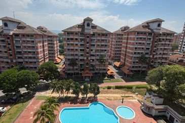 Bandar Sg Long, Cozy Home, Great Location  | Red Brick, Green Living  | Your Poolside Retreat |  Comfort Meets Convenience | A Home Near UTAR