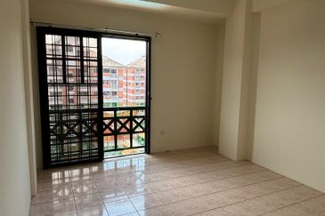 Bandar Sg Long, Cozy Home, Great Location  | Red Brick, Green Living  | Your Poolside Retreat |  Comfort Meets Convenience | A Home Near UTAR