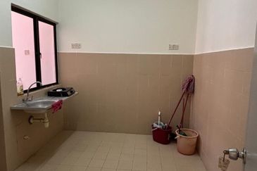 Bandar Sg Long, Cozy Home, Great Location  | Red Brick, Green Living  | Your Poolside Retreat |  Comfort Meets Convenience | A Home Near UTAR