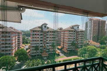 Bandar Sg Long, Cozy Home, Great Location  | Red Brick, Green Living  | Your Poolside Retreat |  Comfort Meets Convenience | A Home Near UTAR