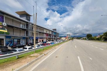 Market 88 Kepayan, Facing main road, Corner unit