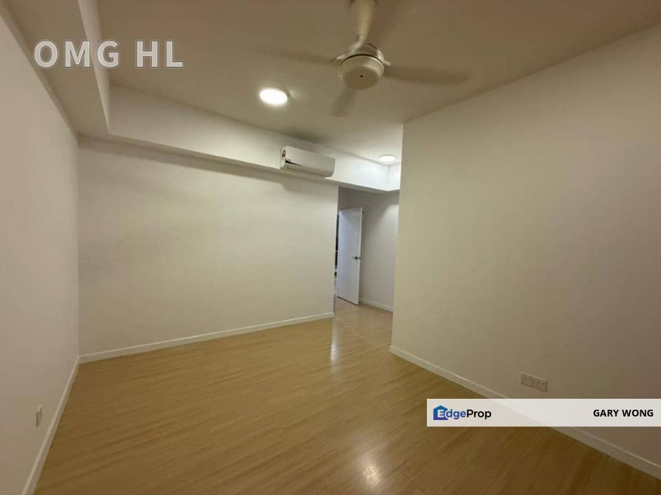 Gravit8 Service Residence Kota Bayuemas Klang 867sqft 3r2b Newly Painted Good Condition Partial Furnished 24hrs Security Guarded for Rent, Selangor, Klang