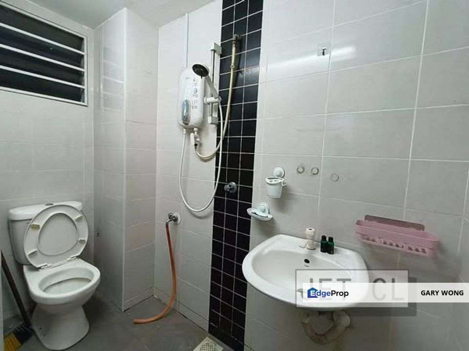 Pelangi Heights 2 Apartment Klang Partial Furnished Good Condition Gated Guarded for Rent, Selangor, Klang