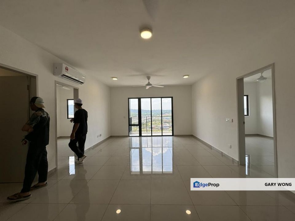 Huni Residence Setia Alam 1000sqft 3r2b 2 parking at Partial Furnished Good Condition 24 hours Security Guarded for Rent, Selangor, Setia Alam/Alam Nusantara