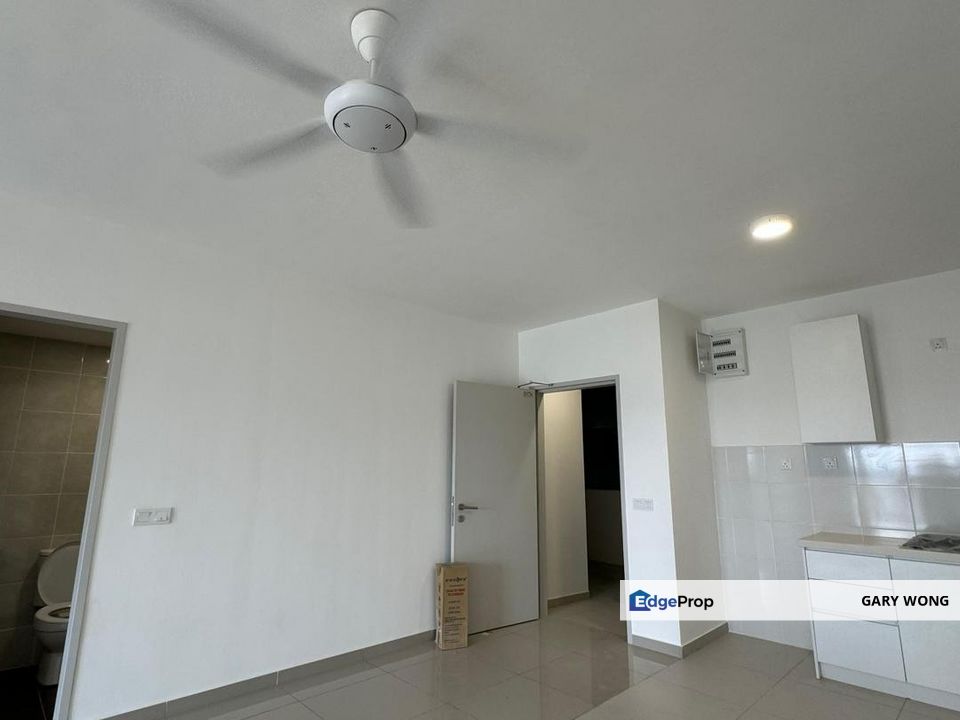 Huni Residence Setia Alam 1000sqft 3r2b 2 parking at Partial Furnished Good Condition 24 hours Security Guarded for Rent, Selangor, Setia Alam/Alam Nusantara