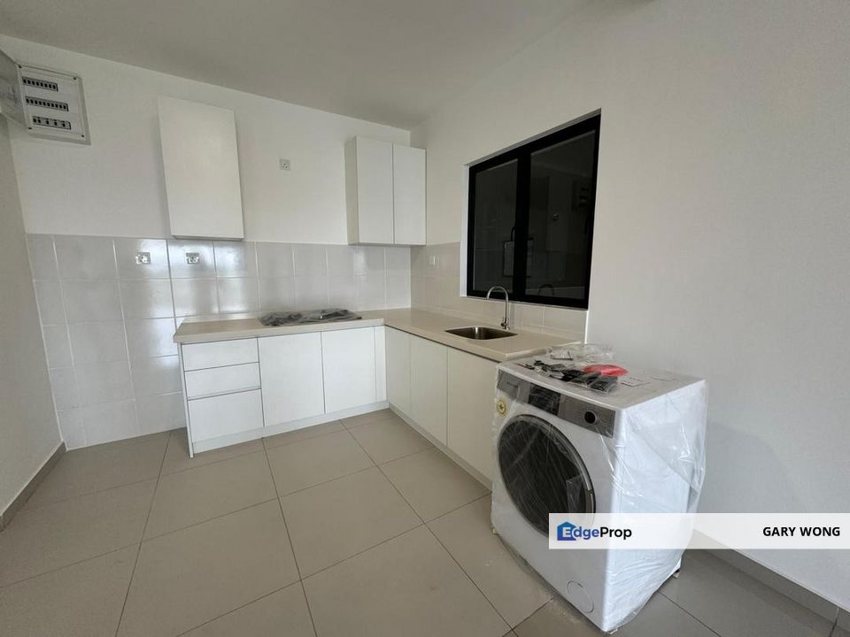 Huni Residence Setia Alam 1000sqft 3r2b 2 parking at Partial Furnished Good Condition 24 hours Security Guarded for Rent, Selangor, Setia Alam/Alam Nusantara