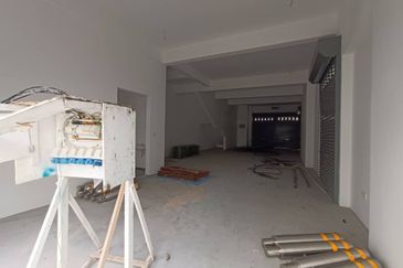 Serene Square Kajang Double Storey Shop Lot Ground Floor First Floor Brand New 22x70 for Rent 
