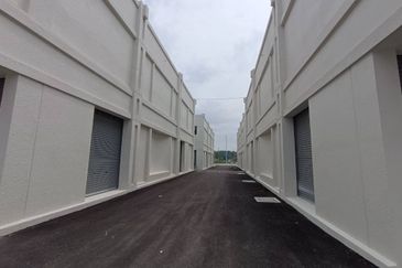 Serene Square Kajang Double Storey Shop Lot Ground Floor First Floor Brand New 22x70 for Rent 