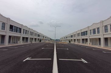 Serene Square Kajang Double Storey Shop Lot Ground Floor First Floor Brand New 22x70 for Rent 