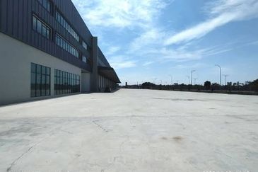 West Port, Pulau Indah