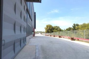 West Port, Pulau Indah